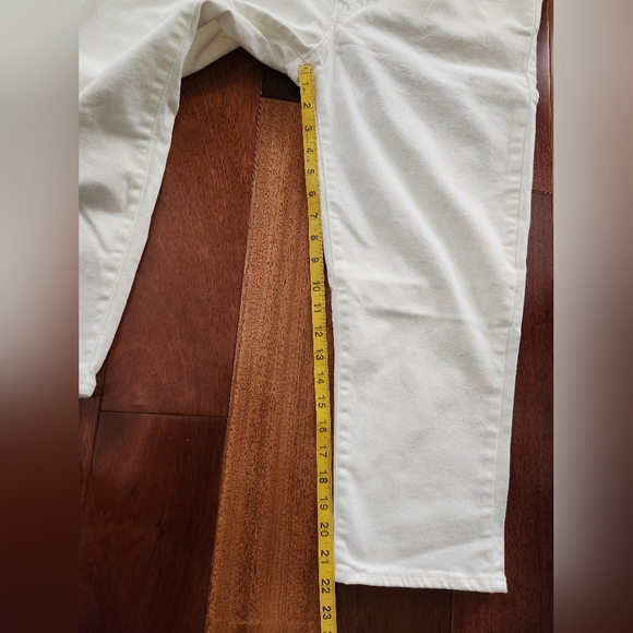 Levi's 311 Women Shaping Skinny Capri - WHITE - SIZE 33 (16) **NEW - Picture 12 of 13